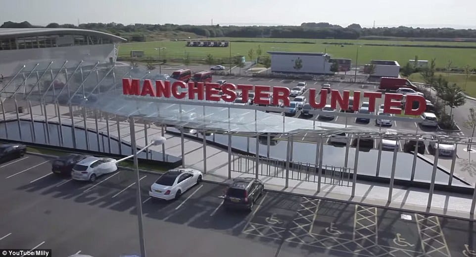 Tensions? Une star de Man United quitte Carrington 5 minutes après son arrivée (photos)