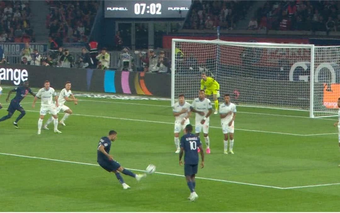 VIDÉO : Coup franc splendide, Achraf Hakimi assomme d’entrée l’OM