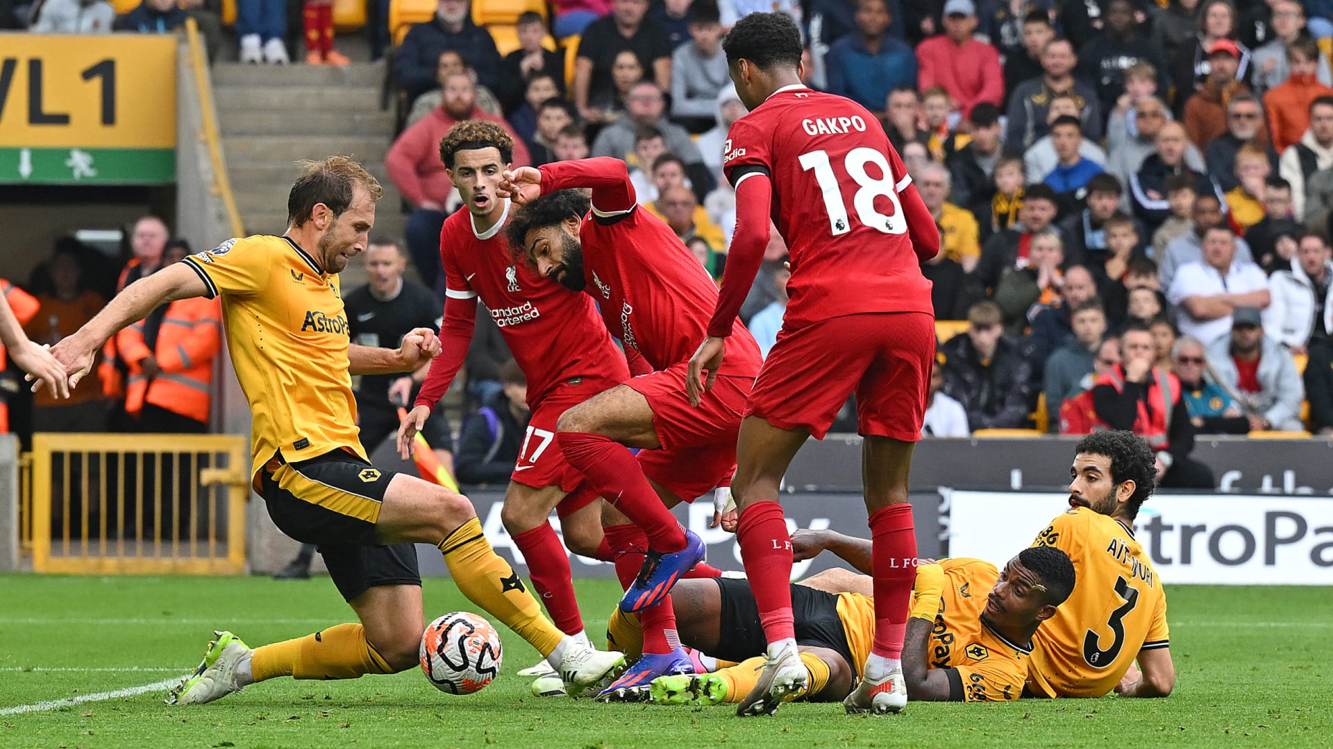 Porté par un Salah historique, Liverpool renverse Wolverhampton et prend la tête de Premier League