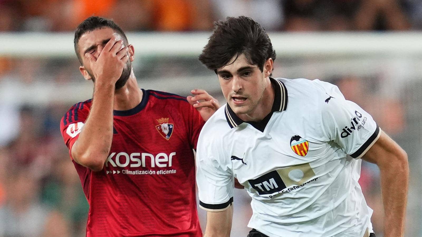 Osasuna midfielder Iker Munoz and Valencia starlet Javi Guerra