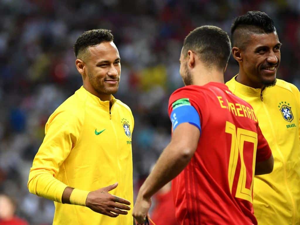 eden hazard saluda a neymar jr durante un encuentro entre belgica y la seleccion brasilena afp