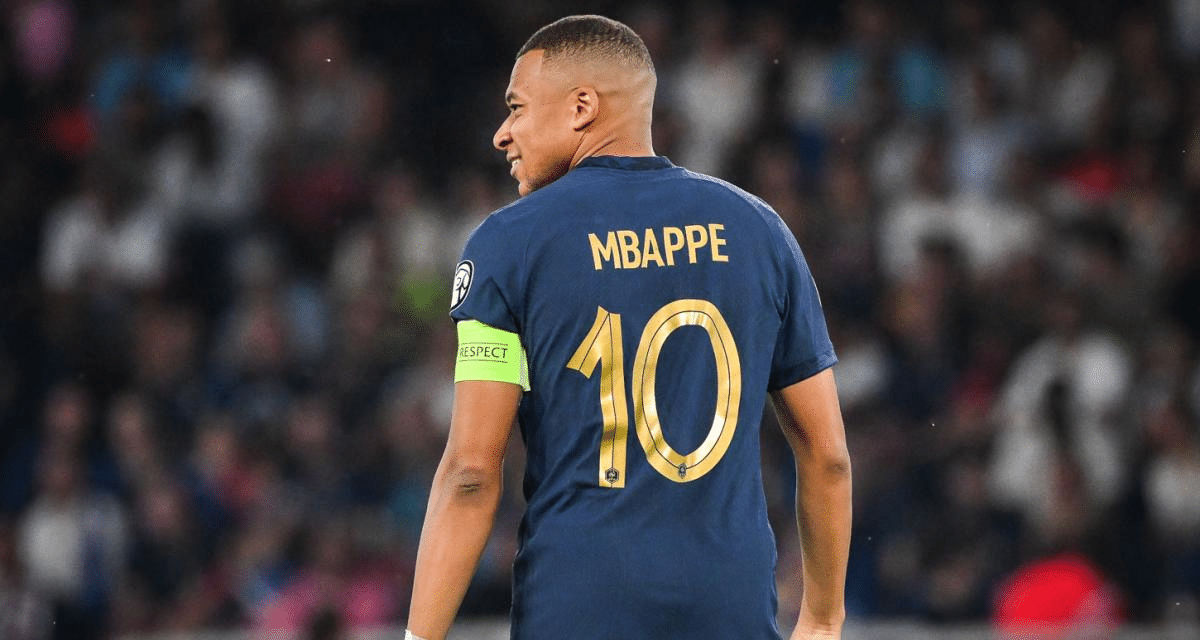 Mbappe a ensuite été exclu de l'entraînement de l'équipe première et a manqué la tournée de pré-saison du club.