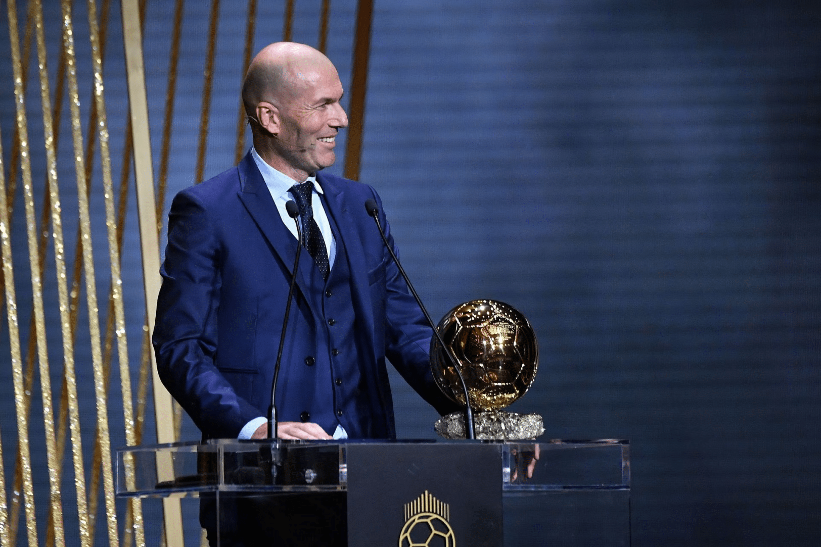 Zinedine Zidane est sans doute l'entraîneur le plus en vue qui n'est actuellement à la tête d'aucune équipe