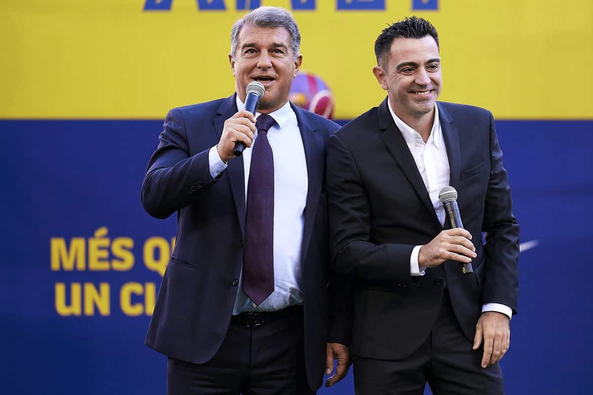 Laporta : « Je suis fier de présider un Barça entraîné par Xavi ».