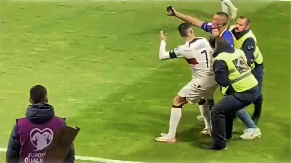 VIDÉO : Un fan piétine Ronaldo et le blesse presque pendant Bosnie-Portugal