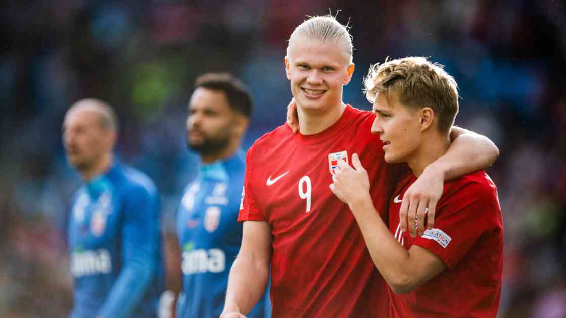 Erling Haaland et Martin Odegaard lors du match contre la Suede en juin 2022 1609151 1