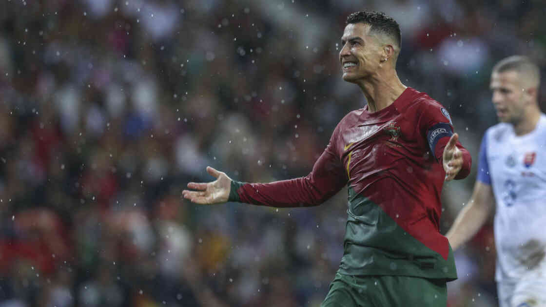 Ronaldo porte le Portugal