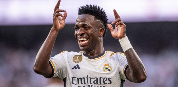 VIDÉO : BUUT ! Vinicius récupère le ballon et remporte son duel face au gardien