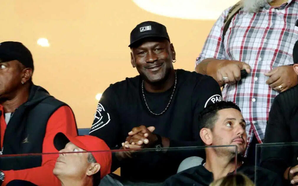 Michael Jordan Guide les Réservistes à la Victoire