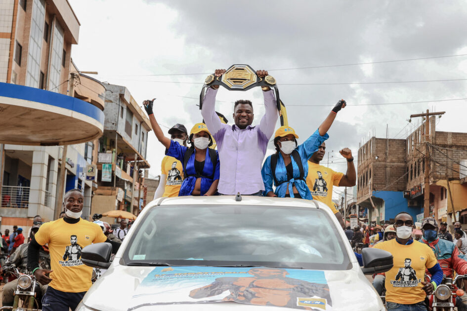  Dans plusieurs publications en ligne, des journalistes et d’autres citoyens ont exprimé à leur manière leur soutien au boxeur camerounais..