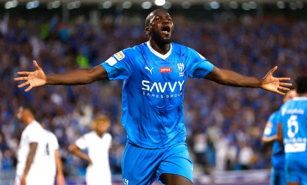 Kalidou Koulibaly, le défenseur central sénégalais, est célèbre pour ses multiples atouts en tant que joueur de football.