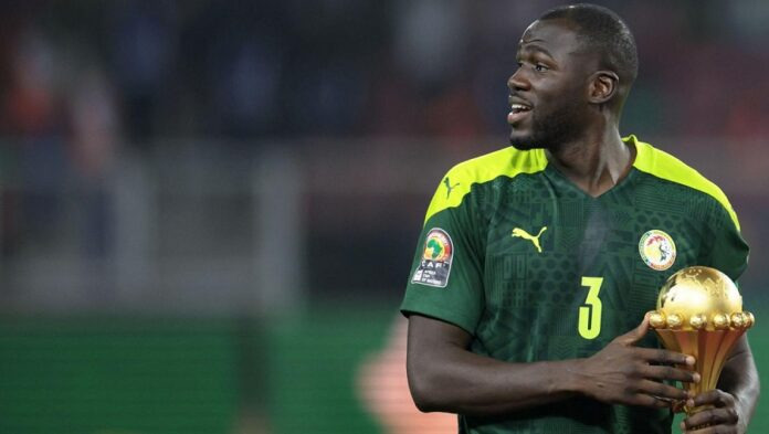 Le défenseur sénégalais Kalidou Koulibaly revient jouer lors du match amical entre les Lions