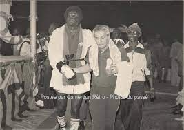 Commence ainsi une riche carrière de Boxeur qui va le mener de la salle de Boxe du Camps de l'Unité de New Bell (Douala) jusqu'au sommet de la boxe mondiale aux USA.