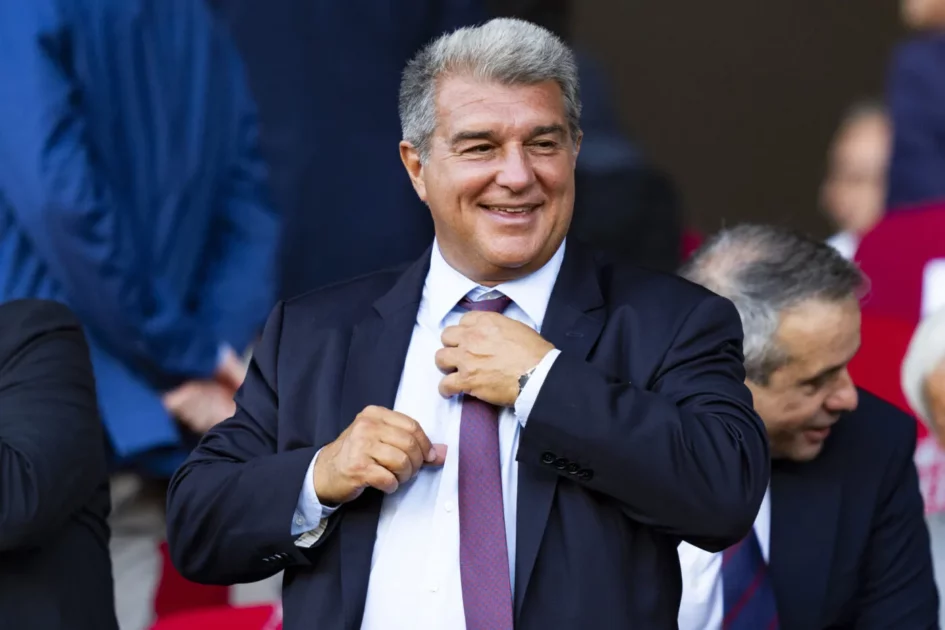 Barça : Joan Laporta fait une énorme promesse à Hansi Flick pour le Mercato !