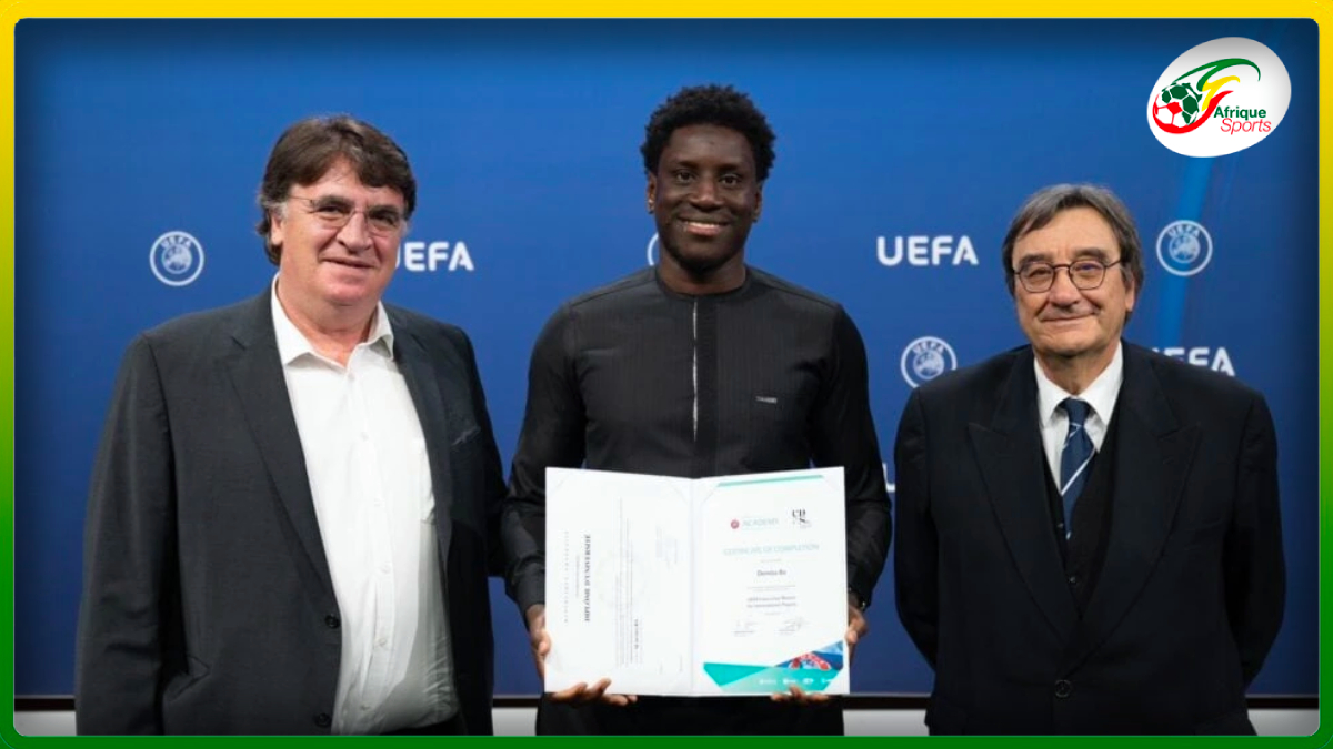 Demba Ba : un Master UEFA en gestion du sport couronne sa Carrière exceptionnelle