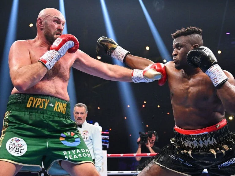 tyson fury survives knockdown beats francis ngannou by v0