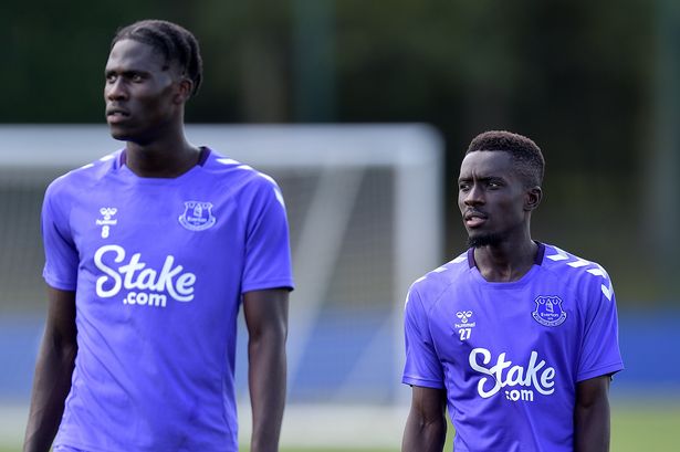 Amadou Onana et Idrissa Gueye 