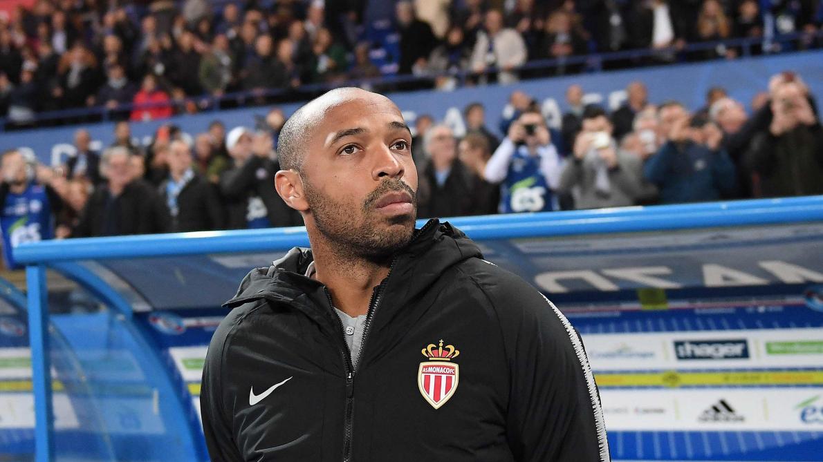 Thierry Henry se fait fracasser en Ligue 1 : "Il a fait trois mois à Monaco et a dégagé… C'est une connerie" 2 Thierry Henry, ancien entraineur de l'AS Monaco en Ligue 1, très critiqué par Michel Der Zakarian