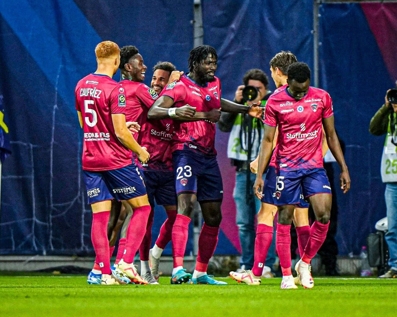 Ligue 1 : Lille accroché, Metz et Clermont s'imposent 2 F vuMJ8XoAAj1Op