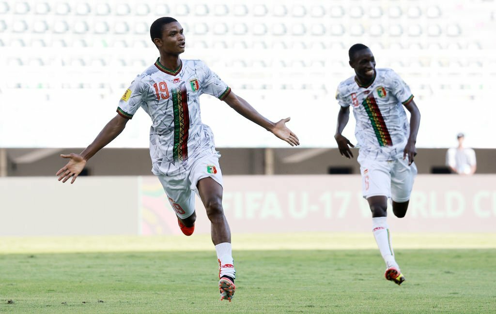 VIDÉO : Superbe combinaison du Mali et la conclusion parfaite de Barry pour l’ouverture du score !