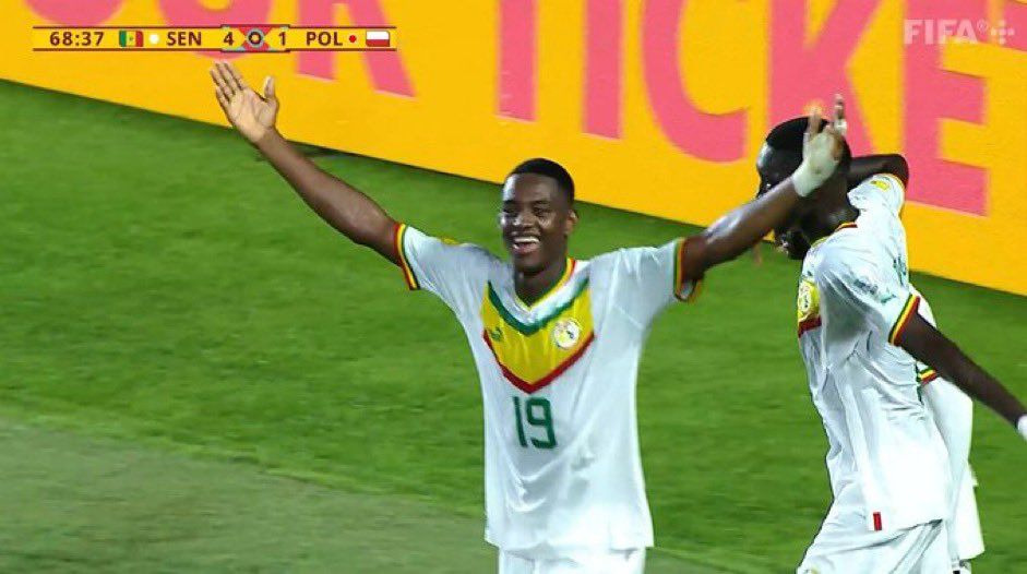 VIDEO : Le triplé magistral d'Idrissa Gueye face à la Pologne ! Un but 100% Génération Foot 3 image 11 15