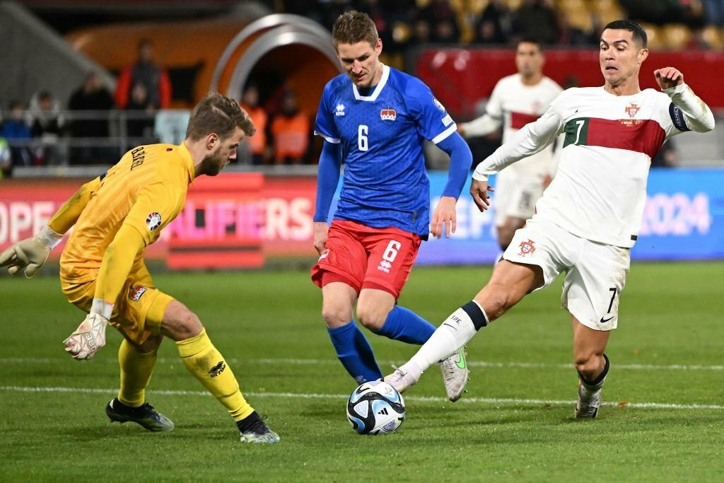VIDÉO : Cristiano Ronaldo fusille Büchel et lance le Portugal contre Leichtenstein 3 image 16 67