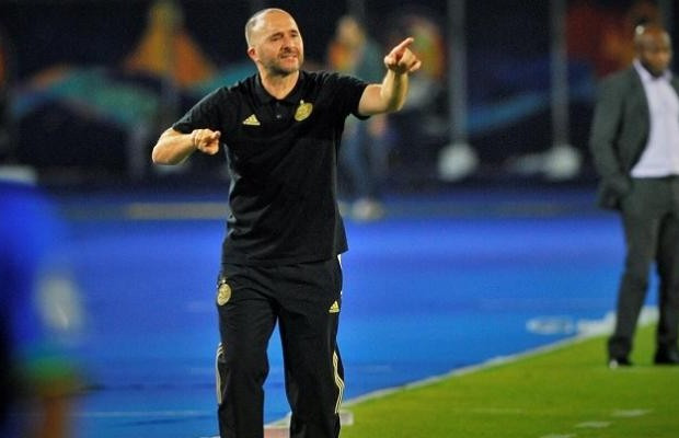 Suite à l'actualité, certains ont critiqué l'entraîneur de Phenex, soulignant que Belmadi gagne beaucoup d'argent.