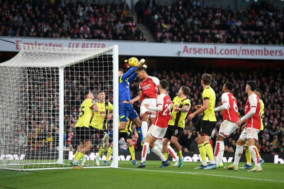 VIDEO : William Saliba marque son premier but à l'Emirates Stadium et remet Arsenal sur les bons rails ! 2 image 3 61