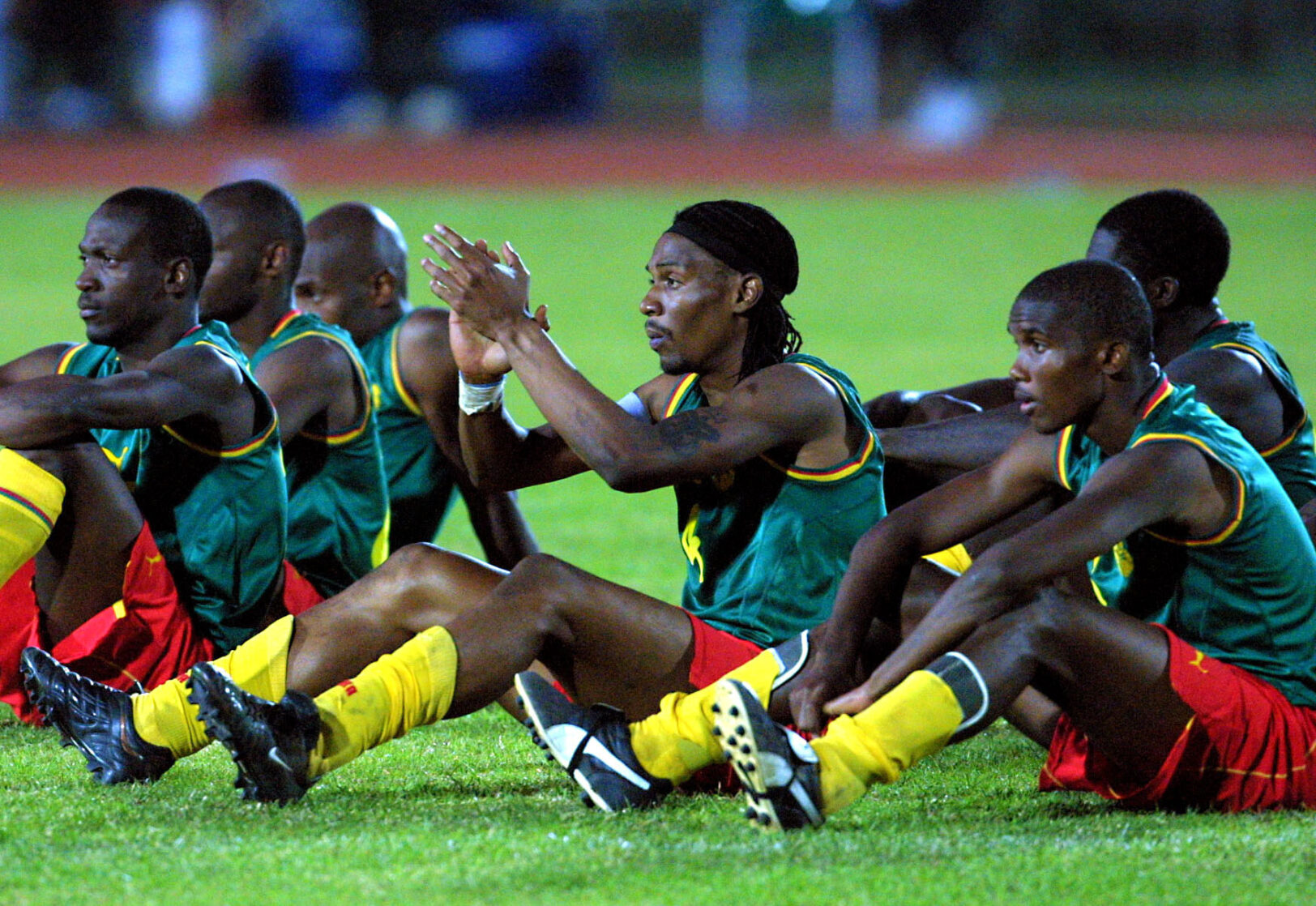 Le Cameroun terrifiant, Emmanuel Adebayor confie : "Lors de la CAN 2002, on ne savait pas où se cacher"