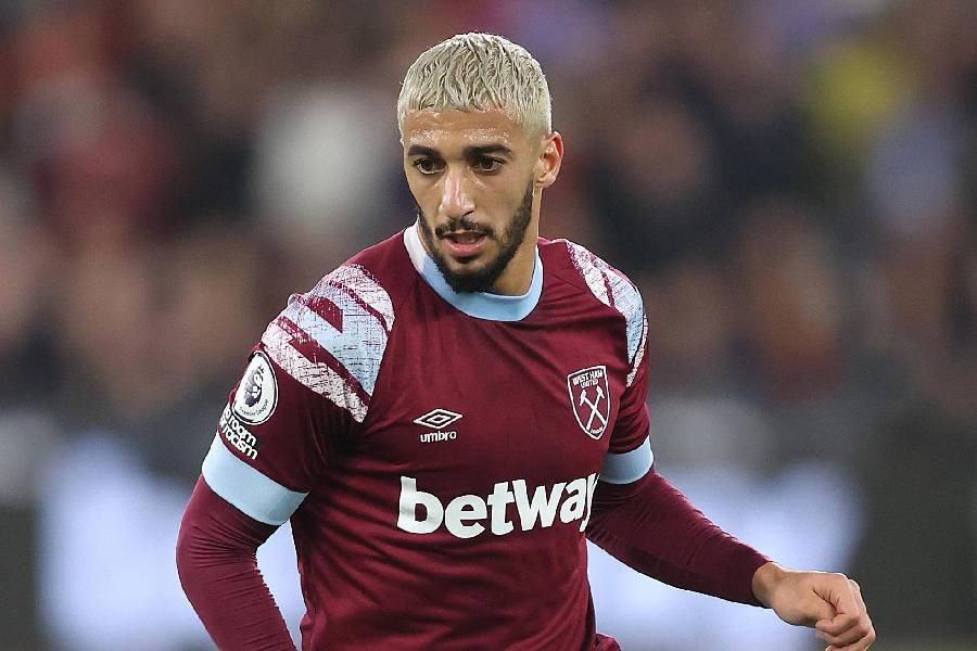 L'équipe de Saïd Benrahma, qui avait regagné sa place de titulaire pour la rencontre, a attendu le dernier moment pour sceller la victoire et marquer grâce à Soucek.