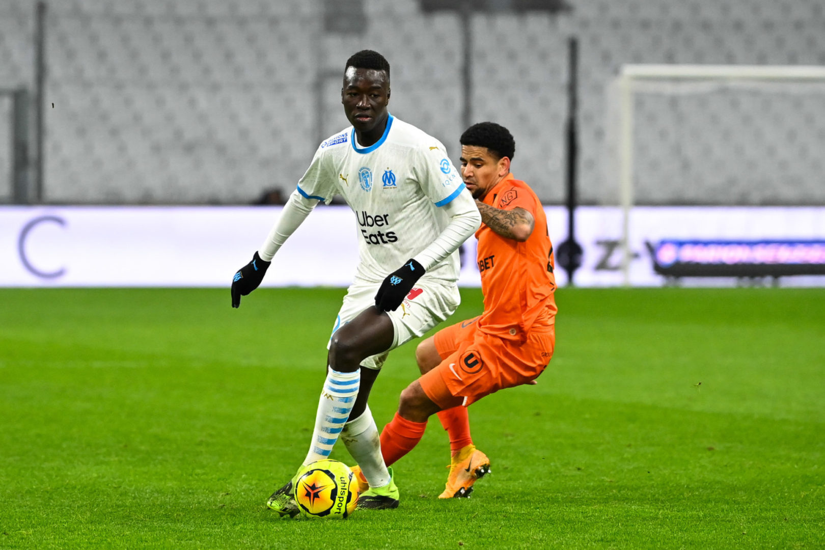 Quelques heures avant de retrouver les terrains, Papu Gueye a réagi à la levée de sa suspension en déclarant aux supporters de l'Olympique de Marseille : "J'ai hâte de les revoir.