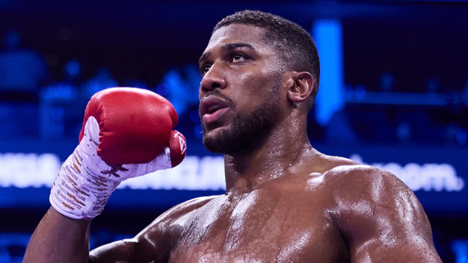 Francis Ngannou en boxe : Anthony Joshua retourne sa veste et humilie Tyson Fury !