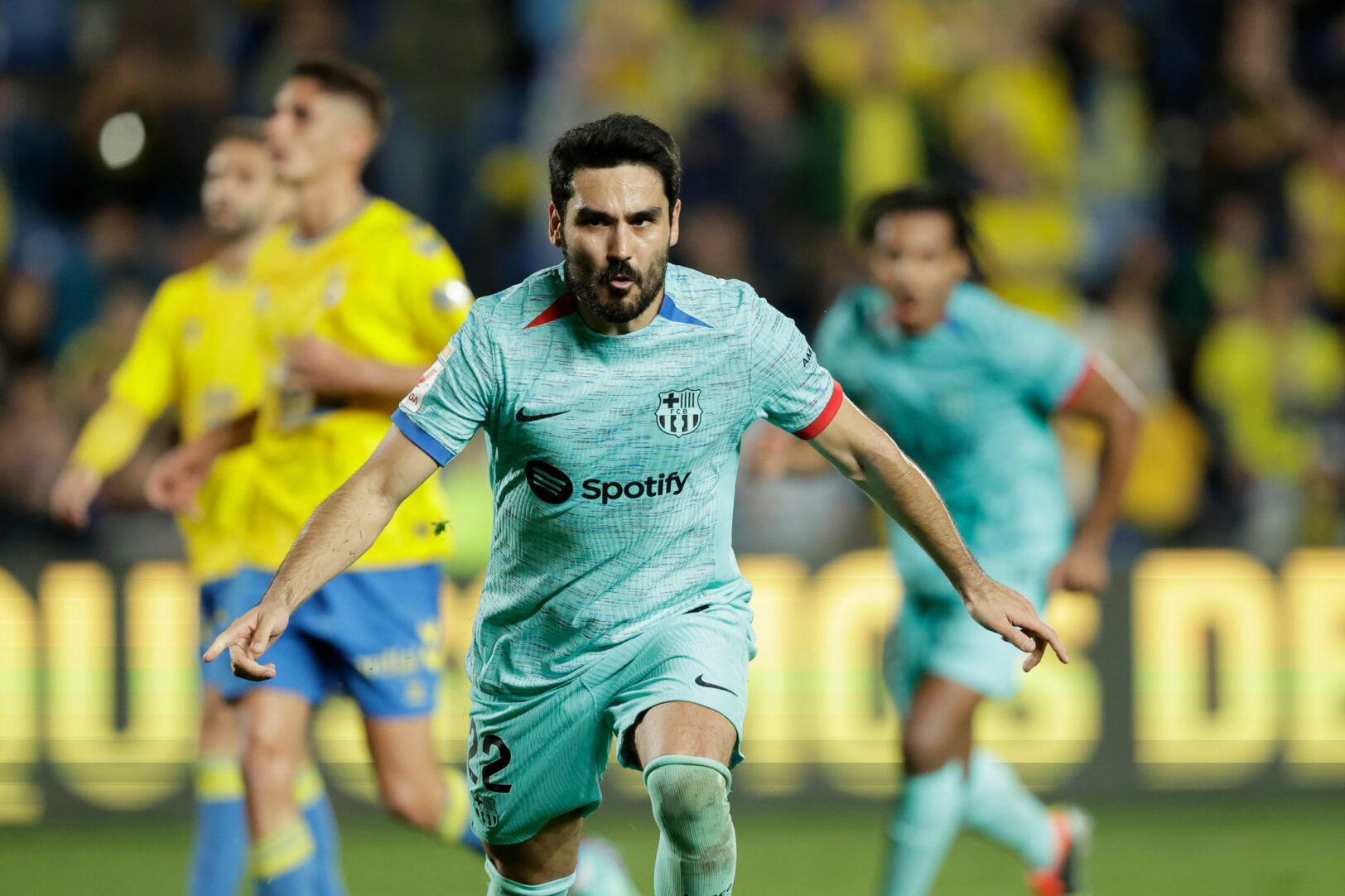 Gundogan offre la victoire au Barça