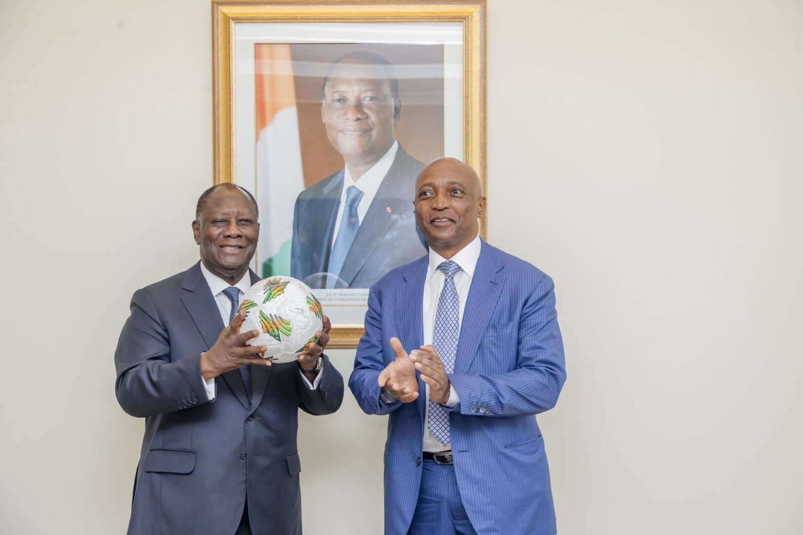 CAN 2023 : Patrice Motsepe (CAF) met un gros pouce à la Côte d'Ivoire et tacle le Cameroun