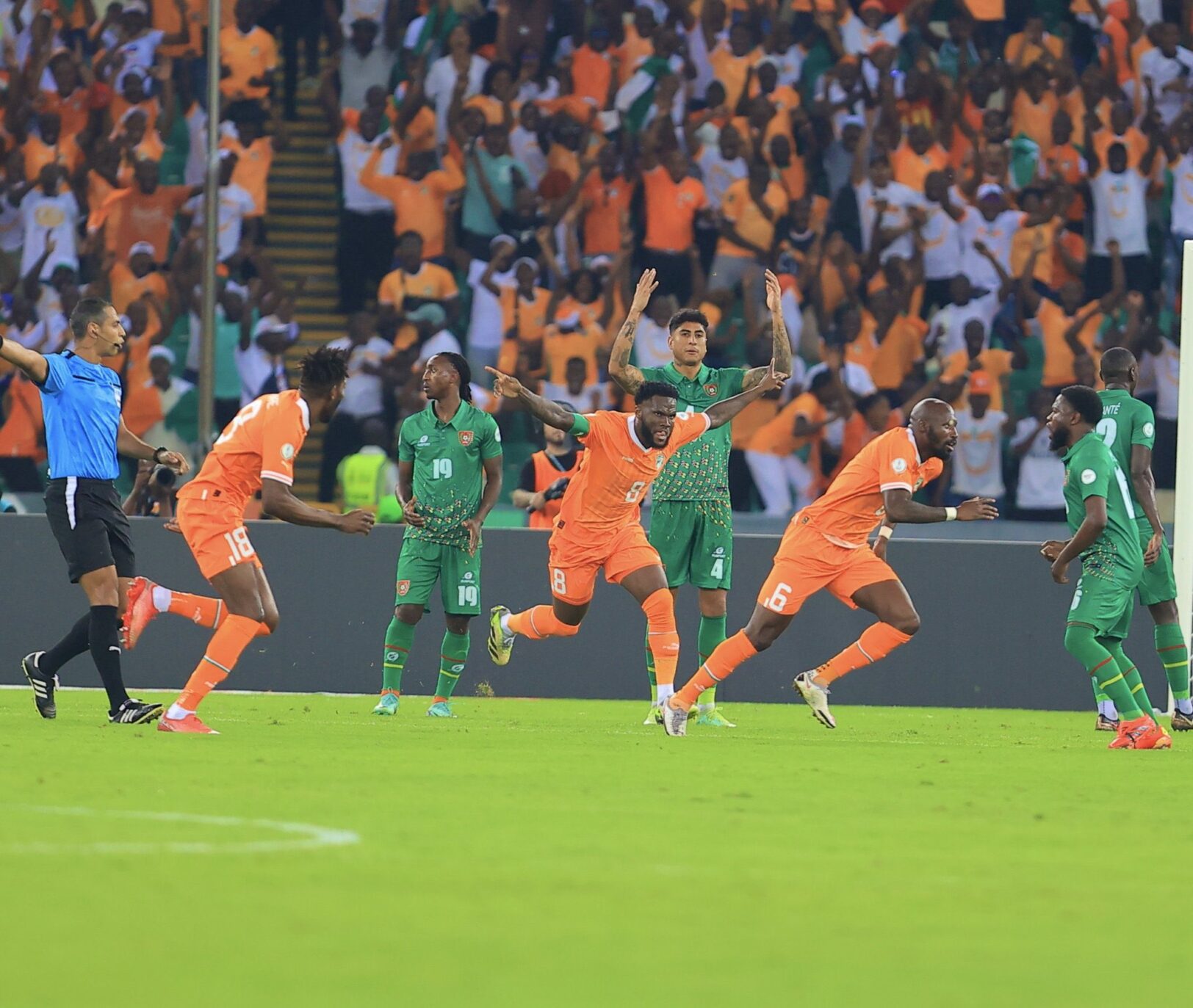  Réactions des supporters ivoiriens à Yamoussoukro suite au triomphe de la Côte d'Ivoire