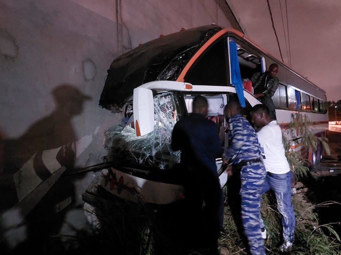 CAN 2023 : un bus de journalistes victime d'un tragique accident, secoue la compétition