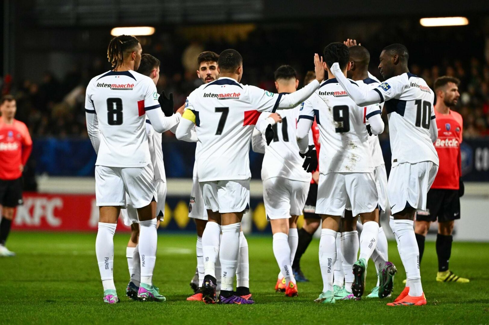 Kylian Mbappé, donne l'avantage à son équipe en Coupe de France. 