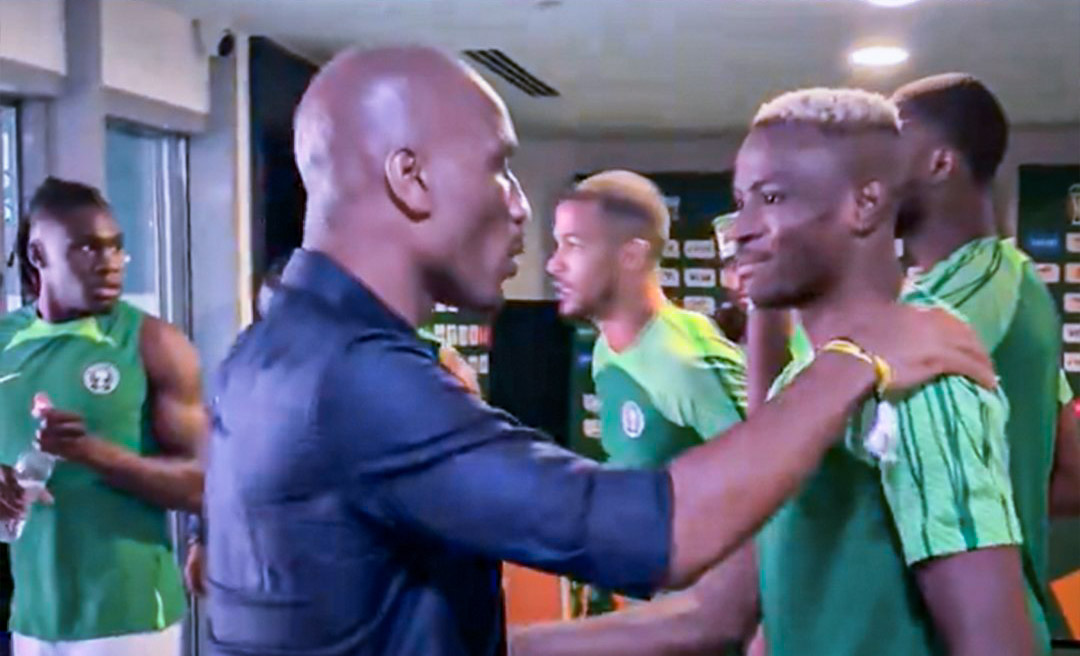 CAN 2023 : Les retrouvailles entre Drogba et Osimhen agitent la toile (VIDEO)