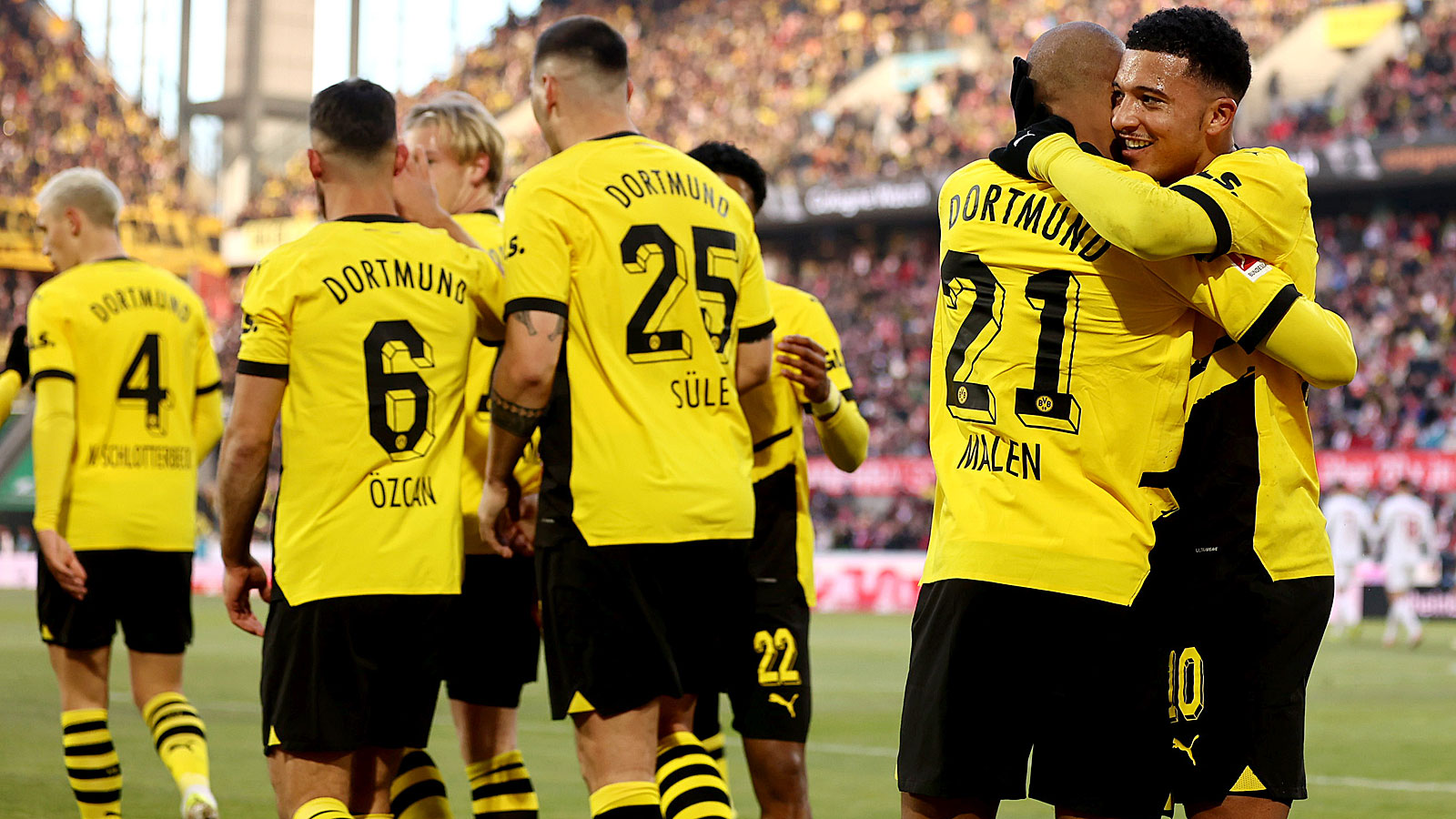 Bundesliga : Dortmund écrase Cologne et reste dans le Top 5