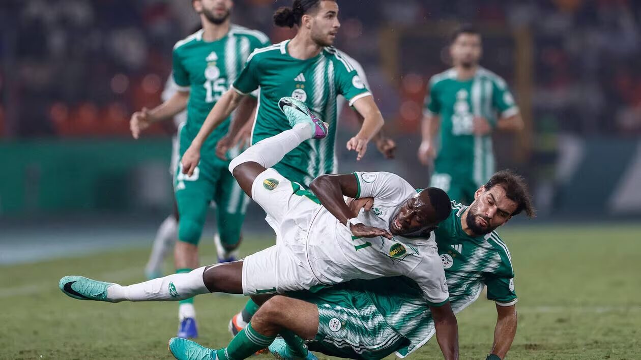 Algérie : Échauffourées entre supporters et joueurs ? Les supporters ont foncé à l'hôtel des joueurs !