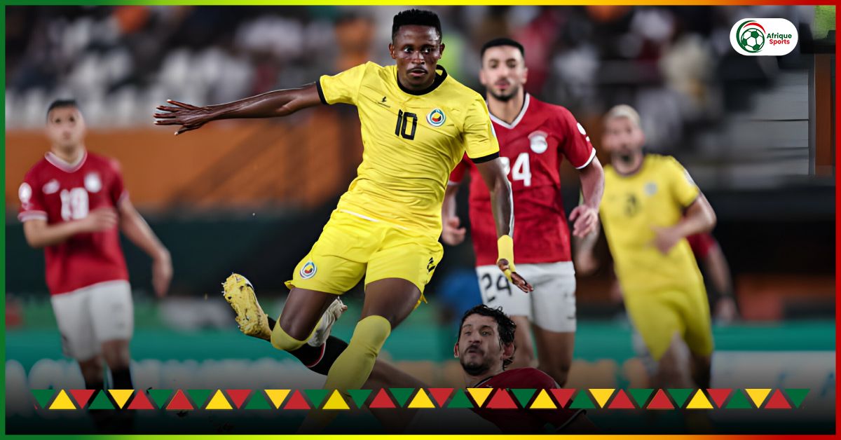 VIDEO : BUTT ! Incroyable, Clésio Baùque permet au Mozambique de remonter le score !