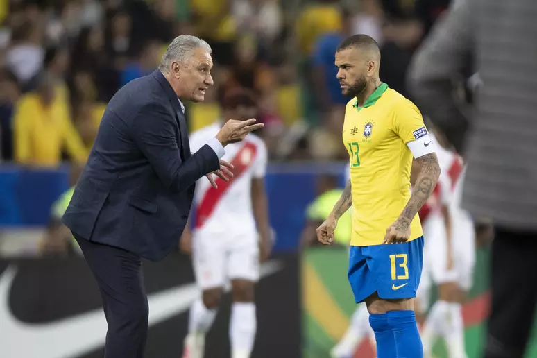 Brésil : Tite réagit de manière catégorique à propos de Dani Alves