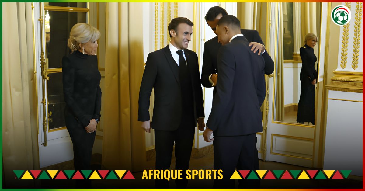 L’échange entre Mbappé et l’Émir du Qatar sous les yeux d’un Macron souriant