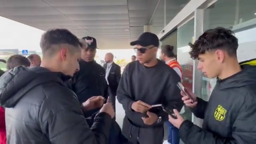 Mbappé aperçu à Barcelone, la presse s’enflamme (VIDEO)