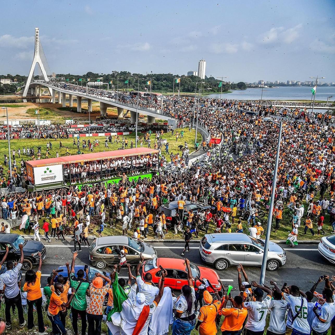 Côte d'Ivoire : Les images folles de la parade des champions de la CAN 2023 (VIDEO)