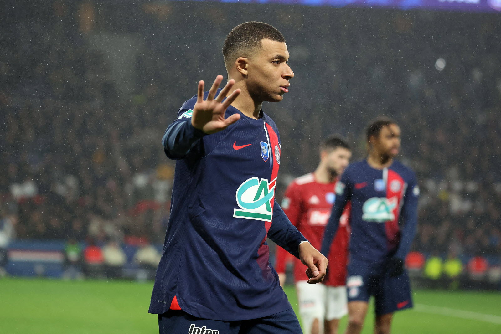 Mbappé au PSG : Une grande inquiétude envahit le club !