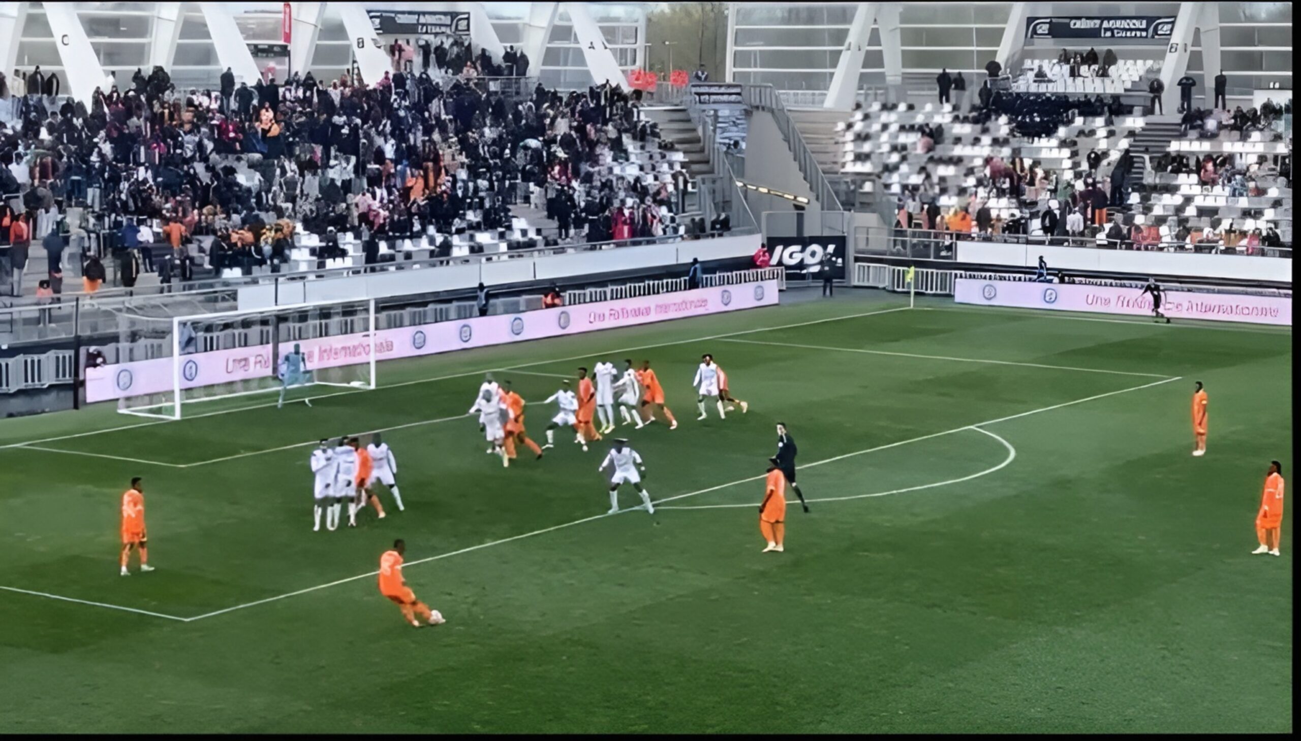 Côte d’Ivoire : Le sublime coup franc de Gradel  qui égalise contre le Bénin (VIDEO)