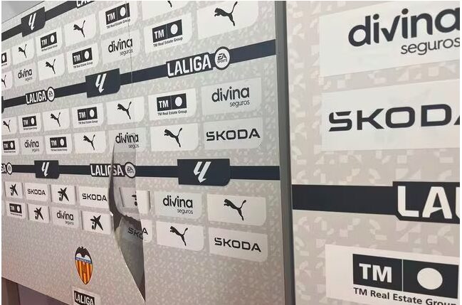 Tchouaméni brise un mur publicitaire dans le tunnel de Mestalla