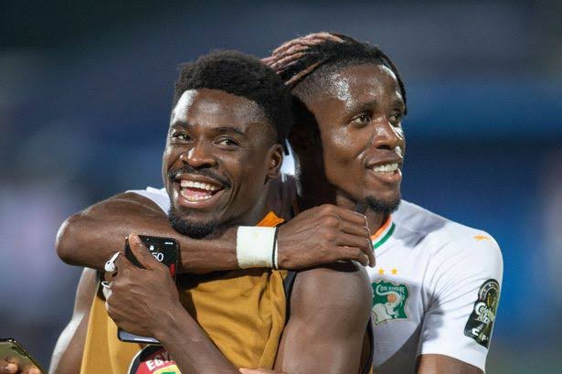 Galatasaray : L'échange loufoque entre Serge Aurier et Wilfried Zaha (VIDEO)