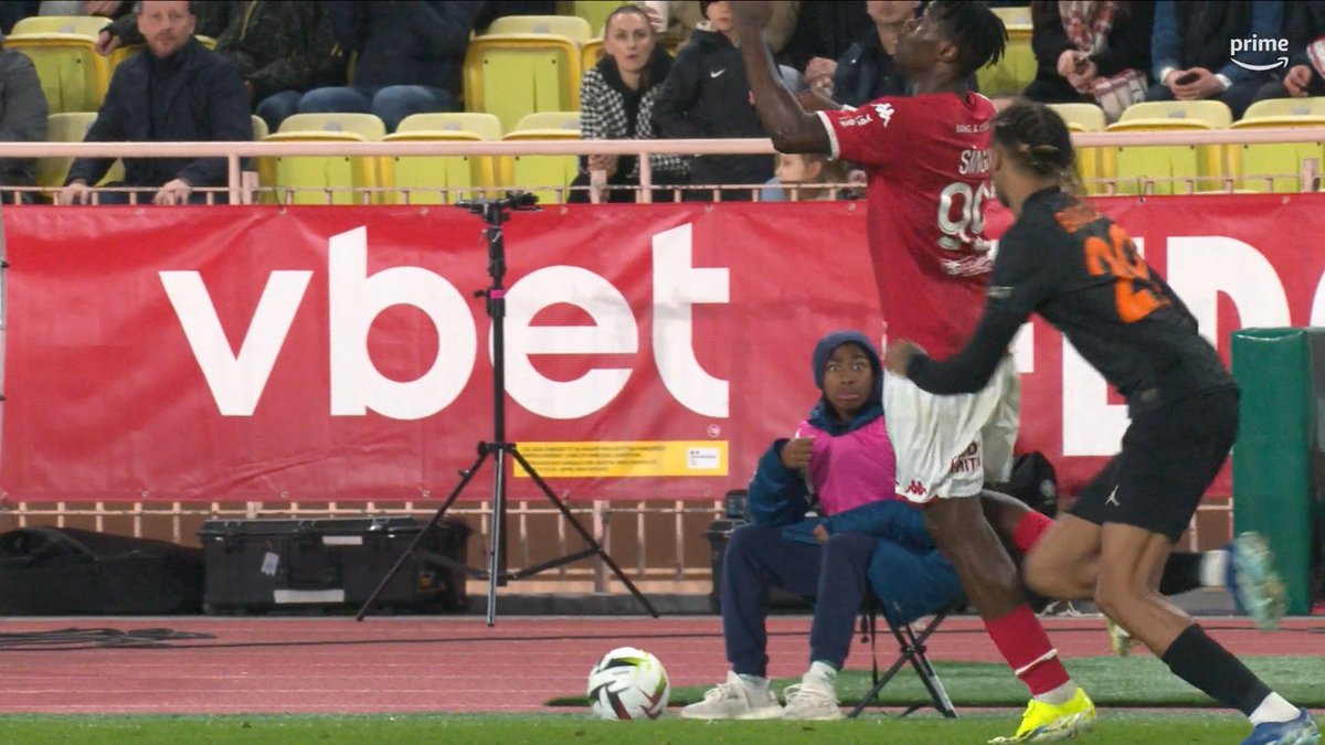 Monaco - PSG : l'Ivoirien Wilfried Singo humilie Barcola et déchaîne la France (VIDEO)